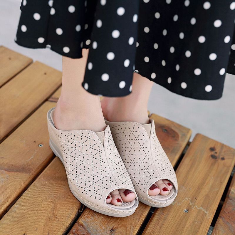 Kvinnorsandaler Som Andas Ihåliga Peep Toe Wedges