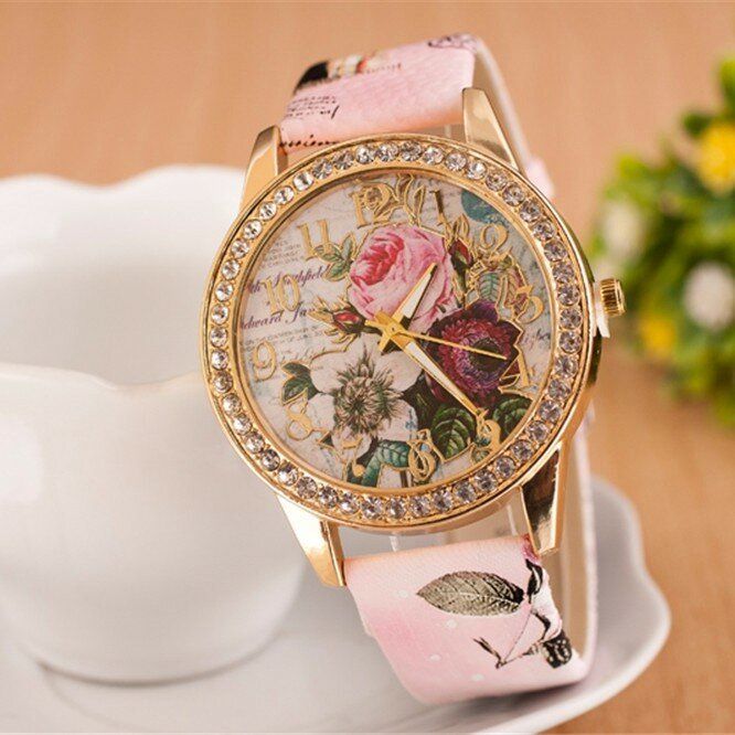 Mode Bohemia Style Damklocka Läderrem Retro Rose Pattern Quartz Watch