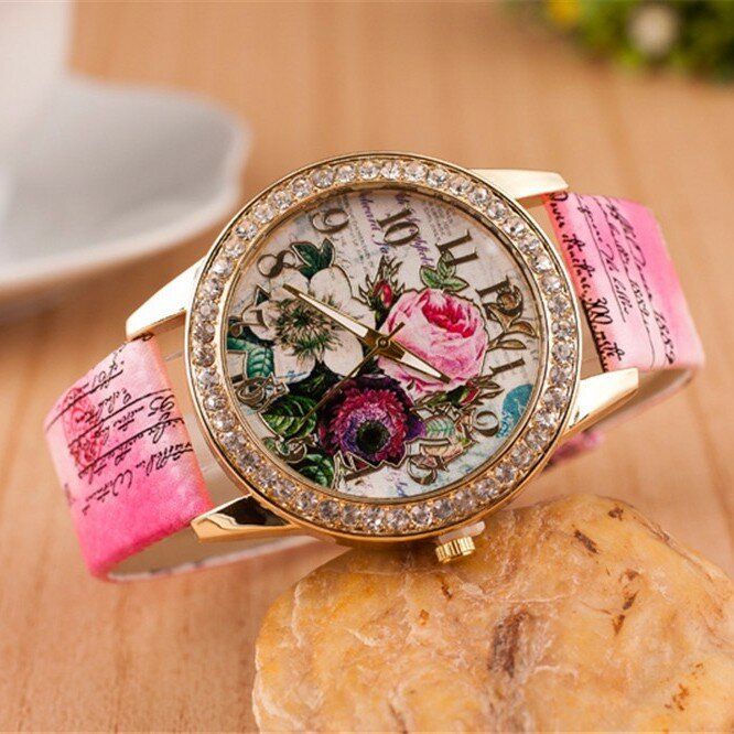 Mode Bohemia Style Damklocka Läderrem Retro Rose Pattern Quartz Watch