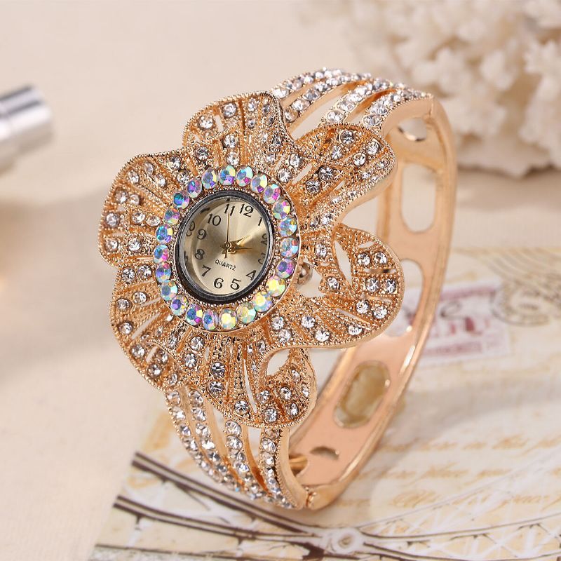 Mode Crystal Flower Shape Urtavla Ihålig Metallrem Kvinnor Quartz Watch