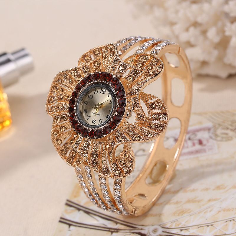 Mode Crystal Flower Shape Urtavla Ihålig Metallrem Kvinnor Quartz Watch