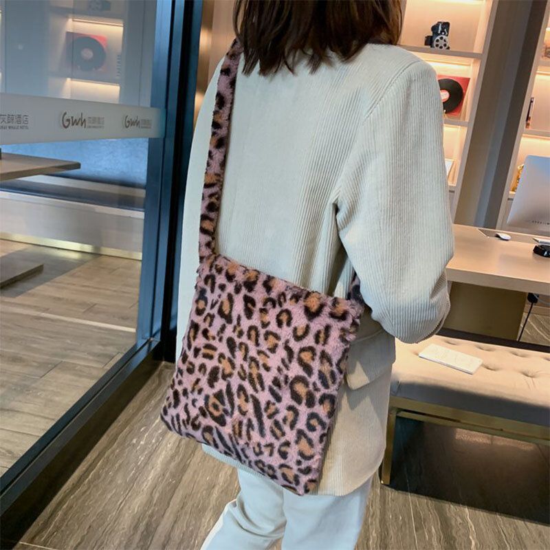 Kvinnor Filt Mjukt Leopardmönster Söt Casual Personality Axelväska Crossbody-väska